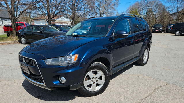 2012 Mitsubishi Outlander V6 4WD New Tires & Brakes! Clean Carfa in Cars & Trucks in Guelph