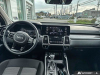 This Kia Sorento delivers a Regular Unleaded I-4 2.5 L/152 engine powering this Automatic transmissi... (image 9)