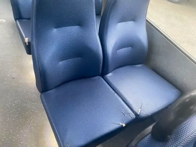 2017 chevrolet Express G4500 21 Passenger Bus With Wheelchair Ac in Heavy Trucks in Richmond - Image 28