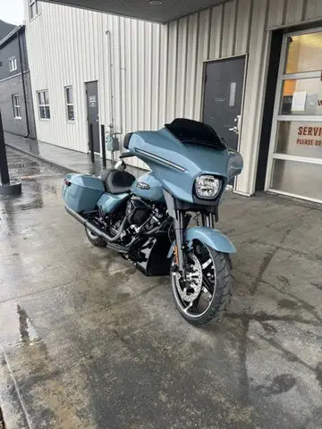 2024 Harley-Davidson FLHX - Street Glide in Sport Touring in Winnipeg - Image 3