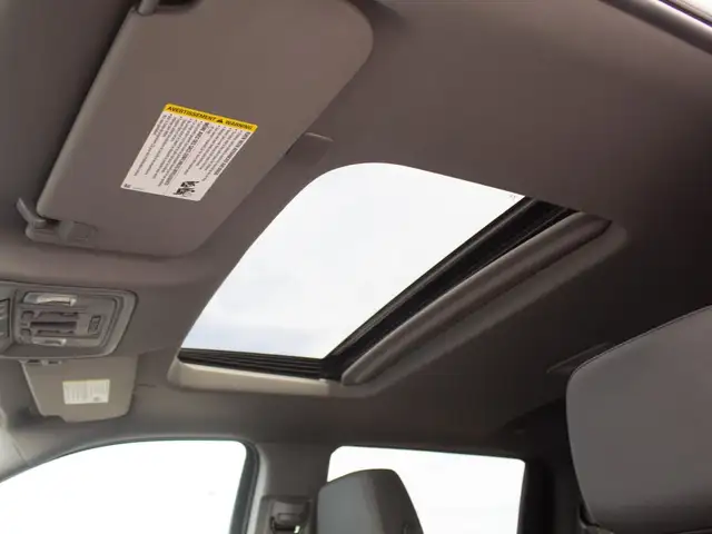 2022 Chevrolet Silverado 1500 Crew Cab Short Box 4-Wheel Drive R in Cars & Trucks in Edmonton - Image 13