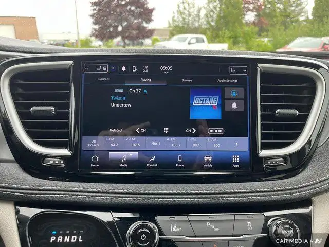 2022 Chrysler Pacifica Hybrid Touring L | Leather | Hybrid in Cars & Trucks in Guelph - Image 18