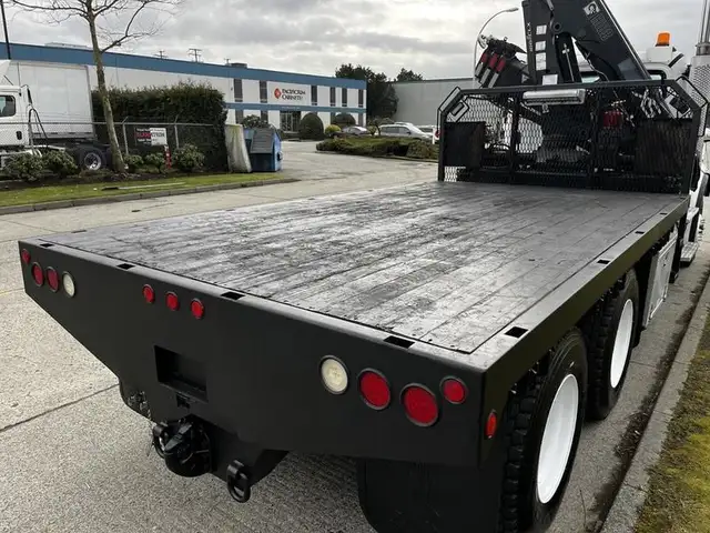 2006 freightliner M2 112 15 foot Flat Deck With Hiab Crane Diese in Heavy Trucks in Richmond - Image 22