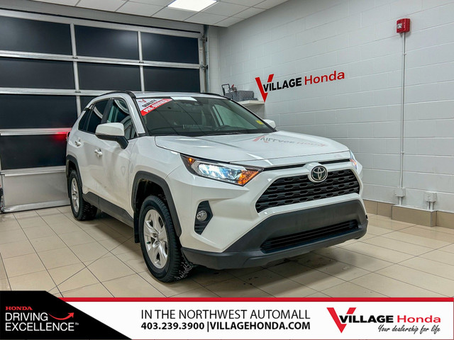 2021 Toyota RAV4 XLE AWD! BLINDSPOT! APPLE CARPLAY! HEATED ST... in Cars & Trucks in Calgary - Image 4