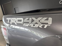 Le Toyota Tacoma TRD Sport 2022 avec groupe Premium est l’un des camions intermédiaires les plus rec... (image 3)