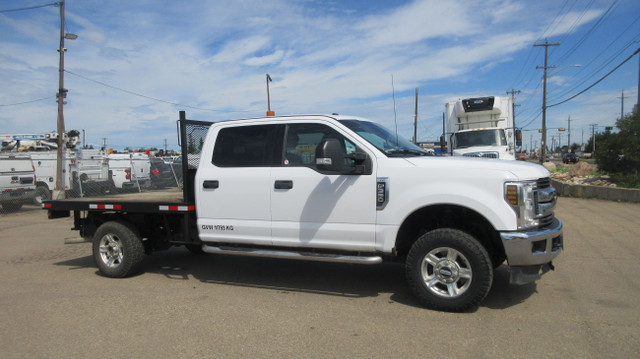 2017 Ford F-350 XLT CREW CAB FLAT DECK in Cars & Trucks in Edmonton - Image 3