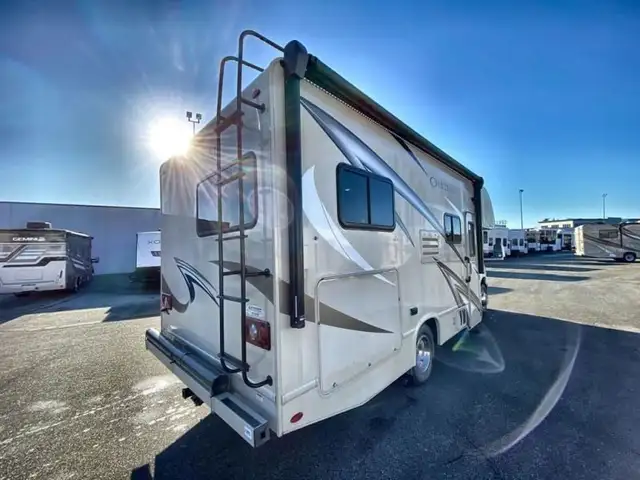 2020 Thor Motor Coach Chateau 22E in RVs & Motorhomes in Abbotsford - Image 10