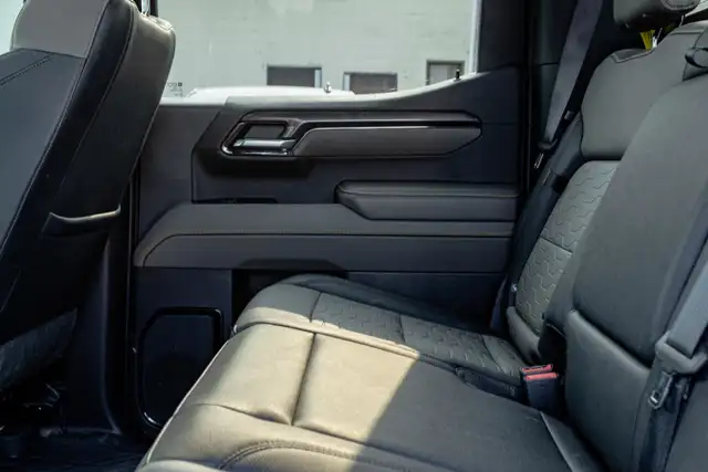 2023 Chevrolet Silverado Short BOX Crew CAB 1500 4WD ZR2 * GM CE in Cars & Trucks in Edmonton - Image 22