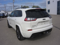 Dual climate control, Push button start, Signal mirrors, Heated seats, Air-conditioned seats, Heated... (image 5)