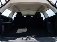 BLACK PREMIUM CLOTH LOW-BACK SEATS,WHITE,TRANSMISSION: AUTOMATIC (STD),WHEELS: 17 X 6.5 STEEL W/COVE... (image 7)