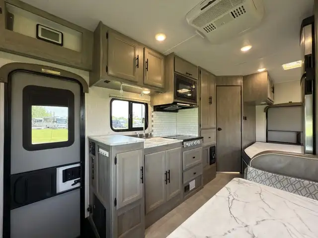 2021 Coachmen Freelander 22XG Motorisé classe C 2021 Coachmen Fr in RVs & Motorhomes in Lanaudière - Image 10