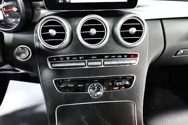 2016 Mercedes-Benz C-Class LOW KM,NO ACCIDENT,ONE OWNER,AWD,C 30 in Cars & Trucks in City of Toronto - Image 26