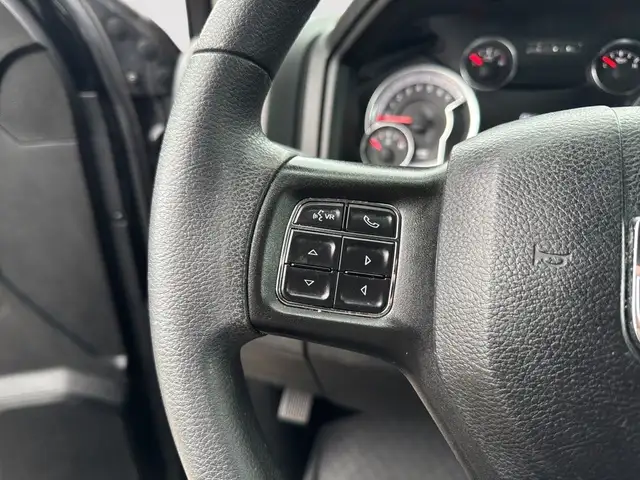 2021 Ram 1500 Classic EXPRESS CREW CAB CRUISE UCONNECT MULTIFONC in Cars & Trucks in Laval / North Shore - Image 12
