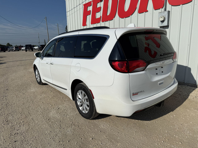 2017 Chrysler Pacifica in Cars & Trucks in Winnipeg - Image 2