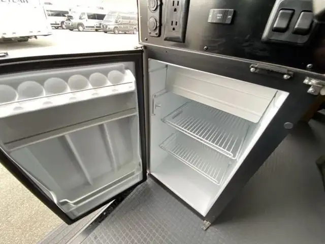 2024 Winnebago Solis Pocket 36A in RVs & Motorhomes in Abbotsford - Image 24