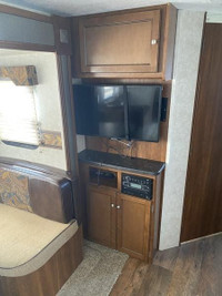 2015 Bullet 285 -Perfect couples trailer with extra sleeping for when you have guests staying over.... (image 6)