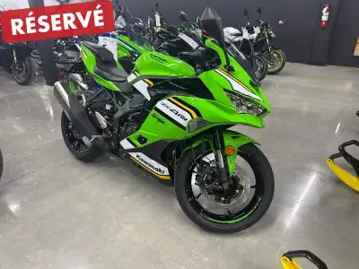KAWASAKI Ninja ZX-4RR KRT 2025 Dans une catégorie bondée de modèles sport de 400 cm³ Kawasaki introd...
