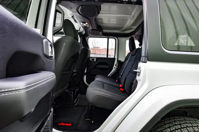 2020 Jeep Wrangler Unlimited Sahara • HEATED SEATS/STEERING • NA in Cars & Trucks in Kingston - Image 34