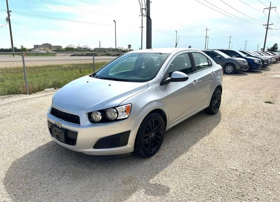2014 Chevrolet Sonic LS/GREAT FUEL ECON/SAFETIED/CLEAN TITLE/LOW