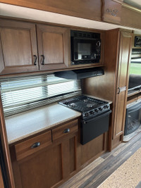 This opposing slides trailer is sure to impress anybody that walks through the door! This rear livin... (image 4)