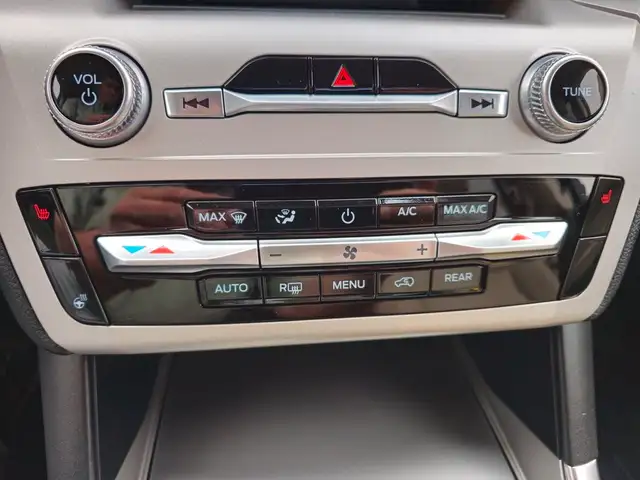 2020 Ford Explorer XLT 4WD in Cars & Trucks in Chatham-Kent - Image 28