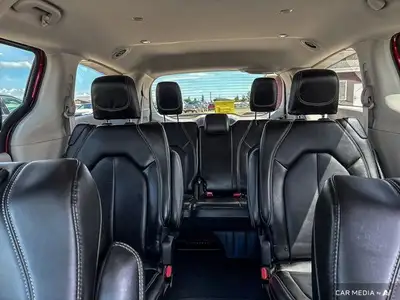 2024 Chrysler Pacifica Touring-L | Apple Carplay | Heated Seats, View more