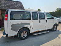 8 Passenger Seating. 5.3L Engine This van does NOT come safetied for that price. Van runs and drives... (image 5)
