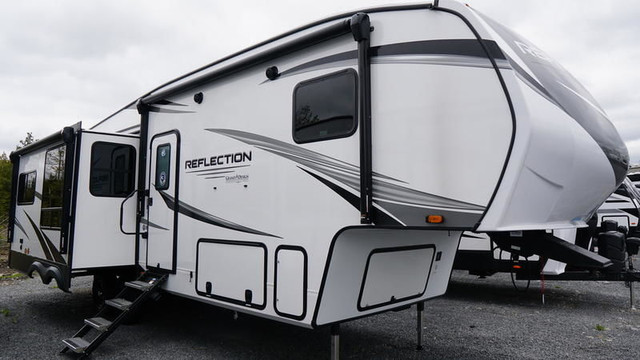 2023 Grand Design Reflection Fifth-Wheels 303RLS in Travel Trailers & Campers in Ottawa