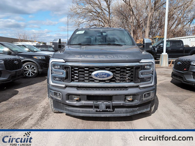 2023 Ford Super Duty F-450 Platinum boîte de 8 pi à vendre in Cars & Trucks in City of Montréal - Image 2
