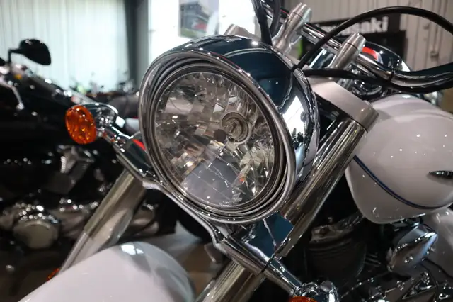 2023 Suzuki Boulevard C50T White in Street, Cruisers & Choppers in Edmonton - Image 7