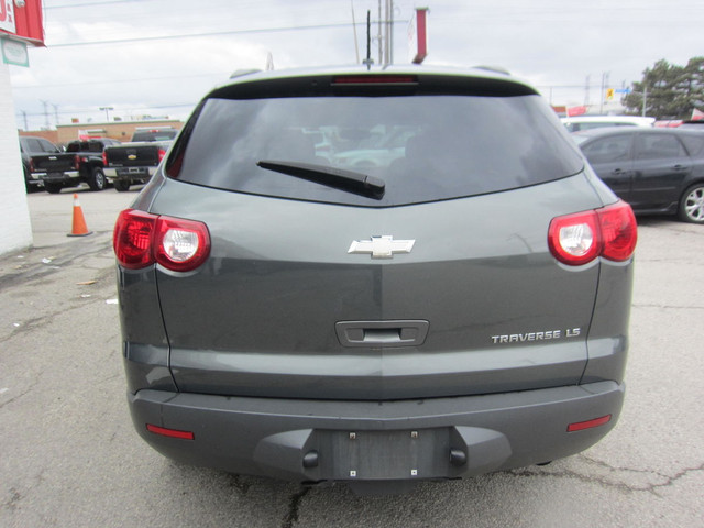 2011 Chevrolet Traverse LS | CLEAN CARFAX REPORT | 8 PASSENGER | in Cars & Trucks in Oakville / Halton Region - Image 4