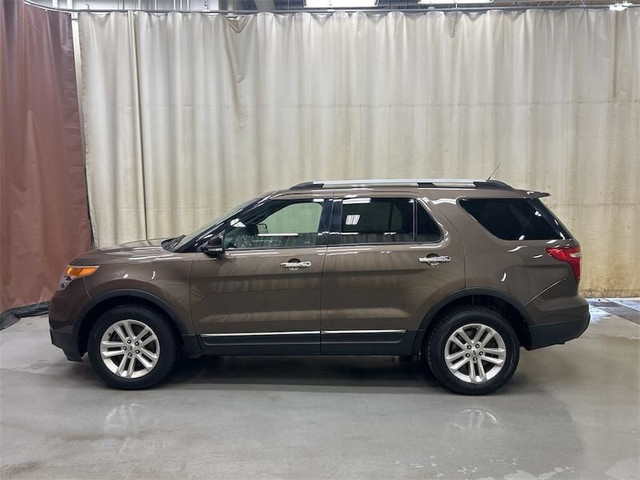 2015 Ford Explorer XLT - Bluetooth - Heated Seats in Cars & Trucks in Fort McMurray - Image 2