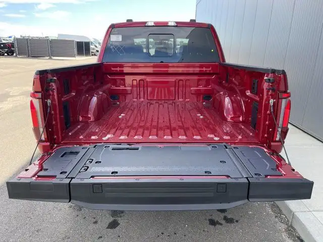 2025 Ford F-150 LARIAT - 501A dans Autos et camions dans Comté de Strathcona - Image 9