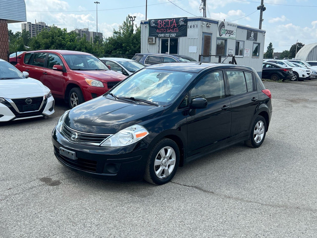 2011 Nissan Versa 5dr HB I4 CVT 1.8 SL in Cars & Trucks in Kitchener / Waterloo - Image 2