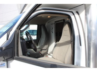 RARE OUI OUI SEULEMENT 1214 KM CERTIFIÉ / 2023 GMC SAVANA 3500 CUBE 14 PIEDS + DECK AVANT ROUE SIMPL... (image 6)