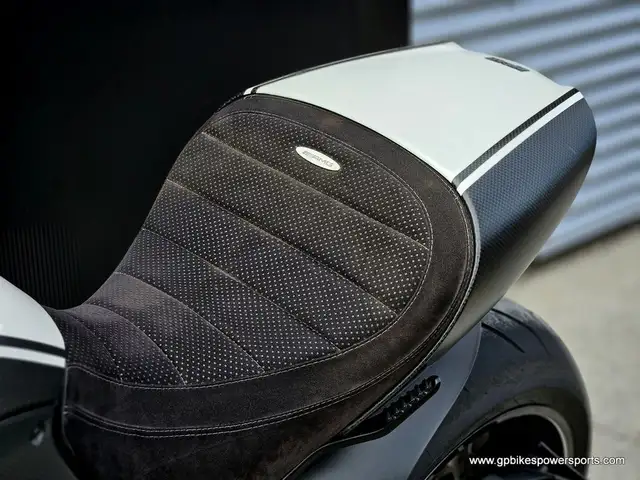 2013 Ducati Diavel AMG in Street, Cruisers & Choppers in Oshawa / Durham Region - Image 22