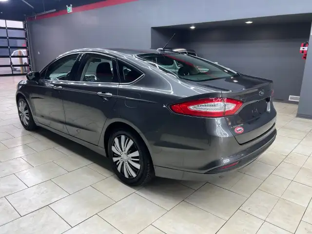 2015 Ford Fusion dans Autos et camions dans Ville d’Edmonton - Image 5