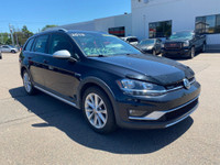 Low Mileage, 4MOTION All-Wheel Drive, Panoramic Power Sunroof, Android Auto, Alltrack Exclusive Gril... (image 2)