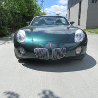 2006 Pontiac Solstice Roadster w/Convertible Soft Top 5 speed manual and very Low mileage for its ye... (image 2)
