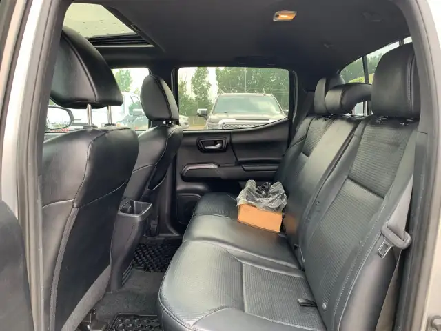 2018 Toyota Tacoma dans Autos et camions dans Medicine Hat - Image 22