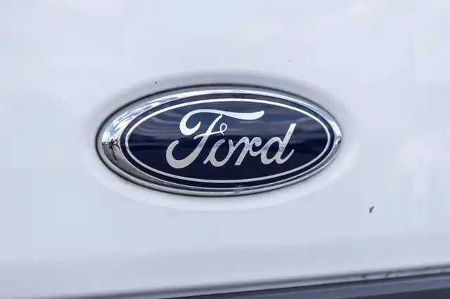 Ford Transit Cargo Van T-250 148" Low Rf - GARANTIE 1 AN 2017 in Cars & Trucks in Laval / North Shore - Image 11