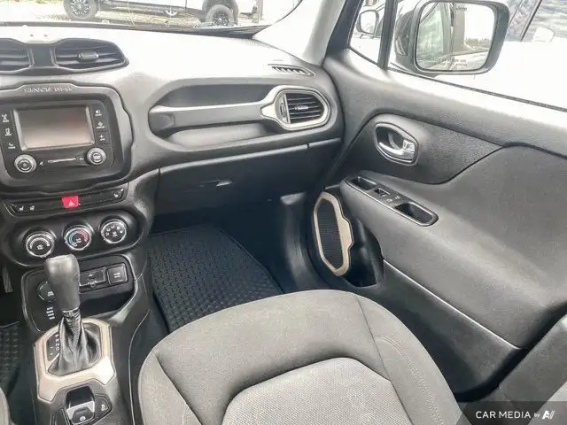 2016 Jeep Renegade North in Cars & Trucks in Saskatoon - Image 30