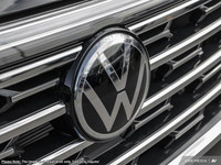 This Volkswagen Atlas delivers a Intercooled Turbo Regular Unleaded I-4 2.0 L/121 engine powering th... (image 9)