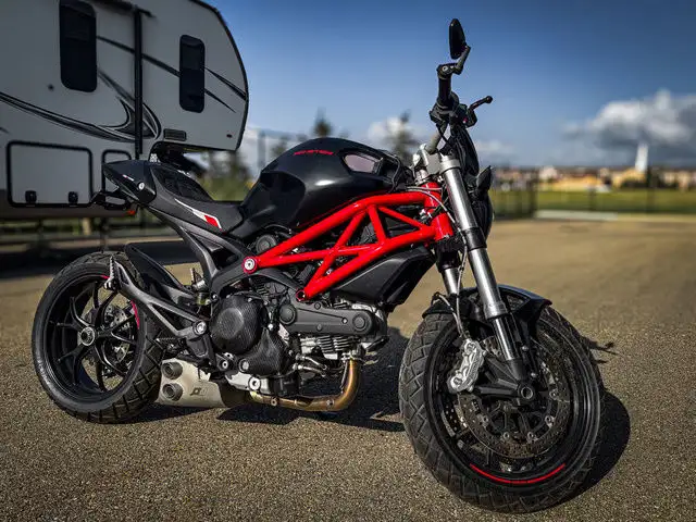 2013 Ducati Monster 796 in Street, Cruisers & Choppers in Strathcona County - Image 4