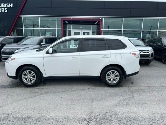  2014 Mitsubishi Outlander 4WD ES. JANTES. HITCH. CAMÉRA DE RECU in Cars & Trucks in Saint-Jean-sur-Richelieu - Image 2