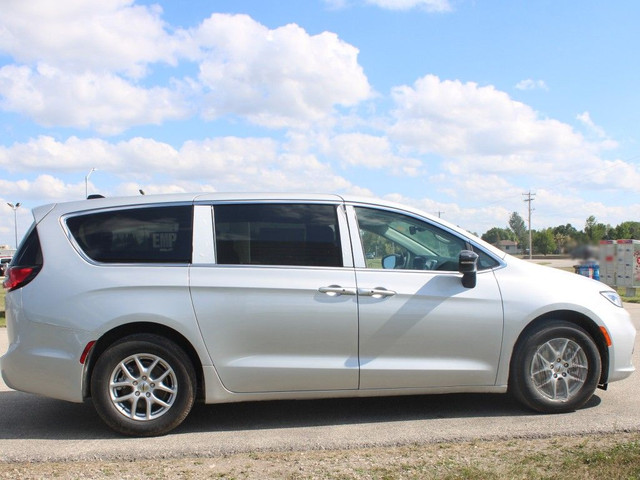 2024 Chrysler Pacifica in Cars & Trucks in Winnipeg - Image 4