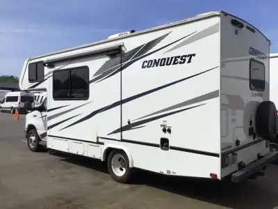 Compact Class-C with tons of great features! FEATURES LIST Vehicle 0 Seatbelts 4 Sleeps Cook Live Sl...