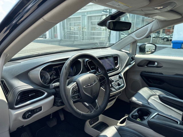 2023 Chrysler Pacifica Touring L  - Apple CarPlay in Cars & Trucks in Ottawa - Image 2
