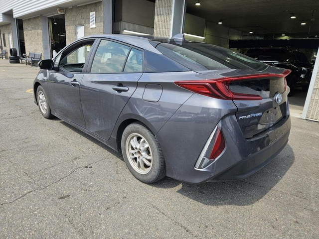 2021 TOYOTA PRIUS PRIME VOLANT ET SIEGES CHAUFFANTS in Cars & Trucks in Shawinigan - Image 2