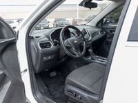 FUEL EFFICIENT DIESEL! Discover your everyday escape. The 2018 Chevrolet Equinox LT is the smart and... (image 7)